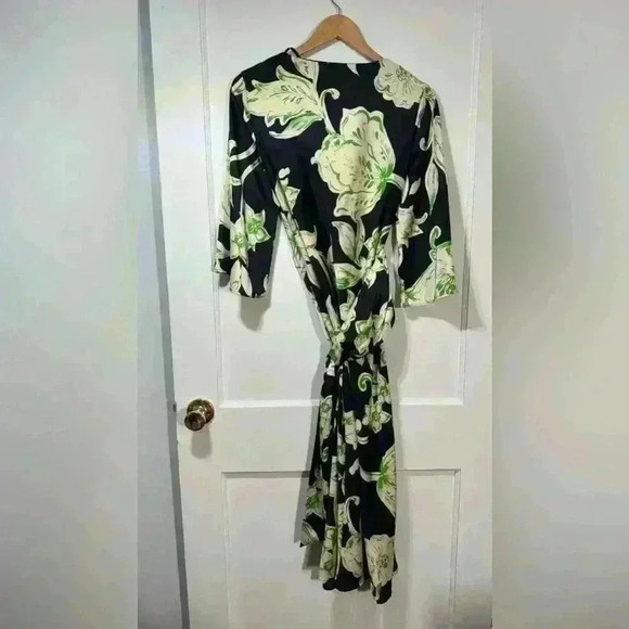 NWOT ZARA Women’s V neck cut Dress Attached belt Loose sleeves - Picture 5 of 6